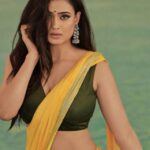 Shweta Tiwari: श्वेता तिवारी ने साड़ी में ढाया कहर, स्वीमिंग पूल में उतरी एक्ट्रेस तो फैंस हुए पानी-पानी